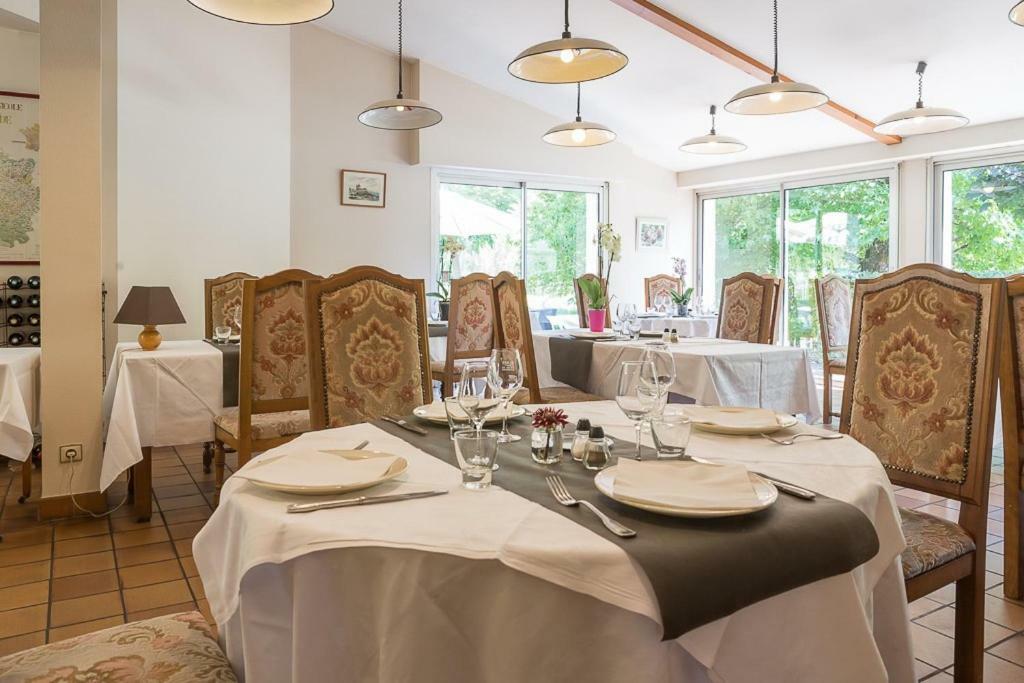 Les Platanes Otel Etauliers Dış mekan fotoğraf